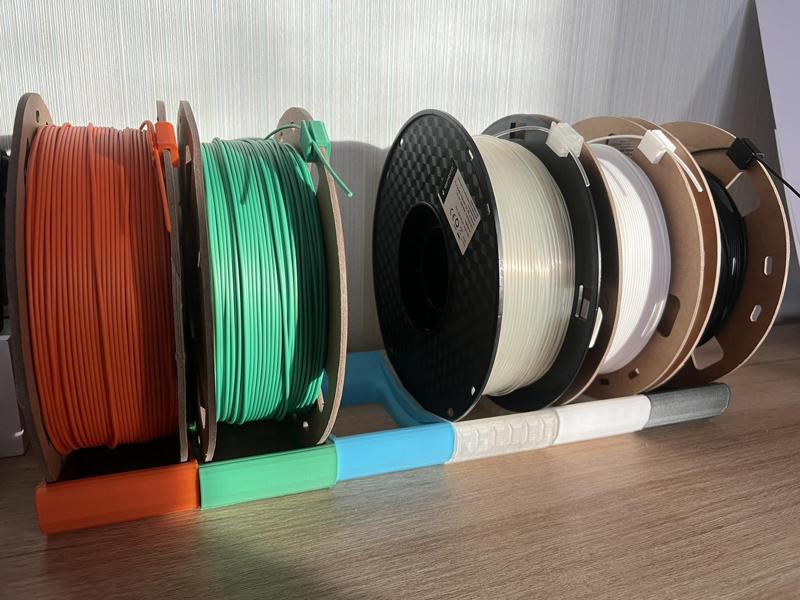 Spool stand for a basic storage space.