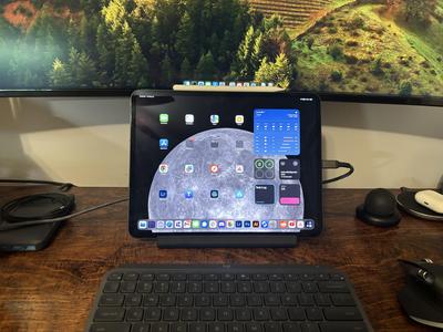 Weighted 13” iPad Pro (2024) Desk Stand