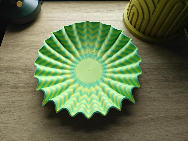 Wavy bowl