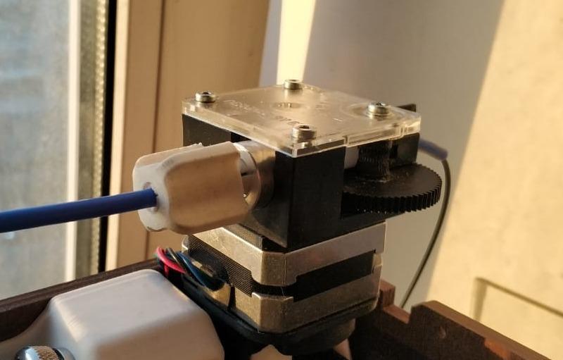 Tapered thread fitting bowden