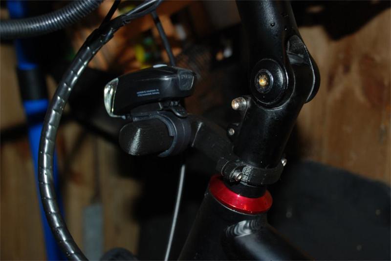 Extension of the handlebar on the bicycle