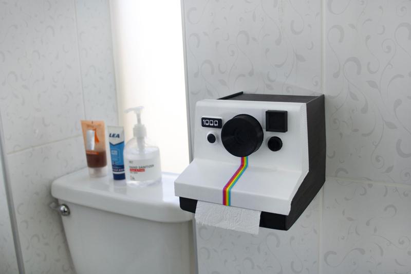 POLAROID-RETRO CAMERA TOILET PAPER HOLDER