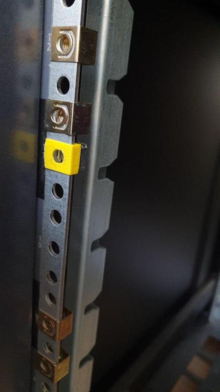 Server rack cage nut adapter