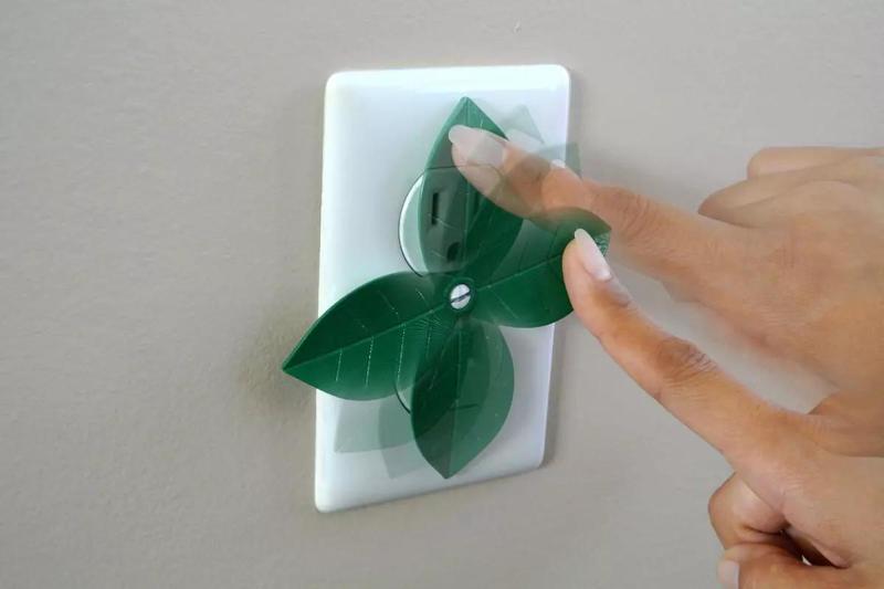 Leaf shaped outlet cover