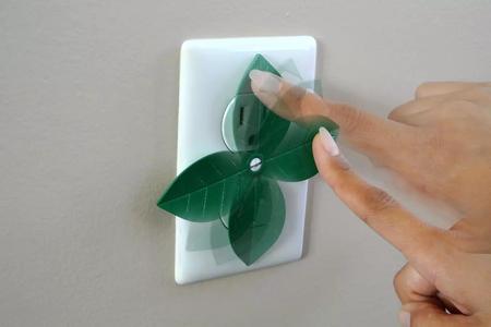 Leaf shaped outlet cover