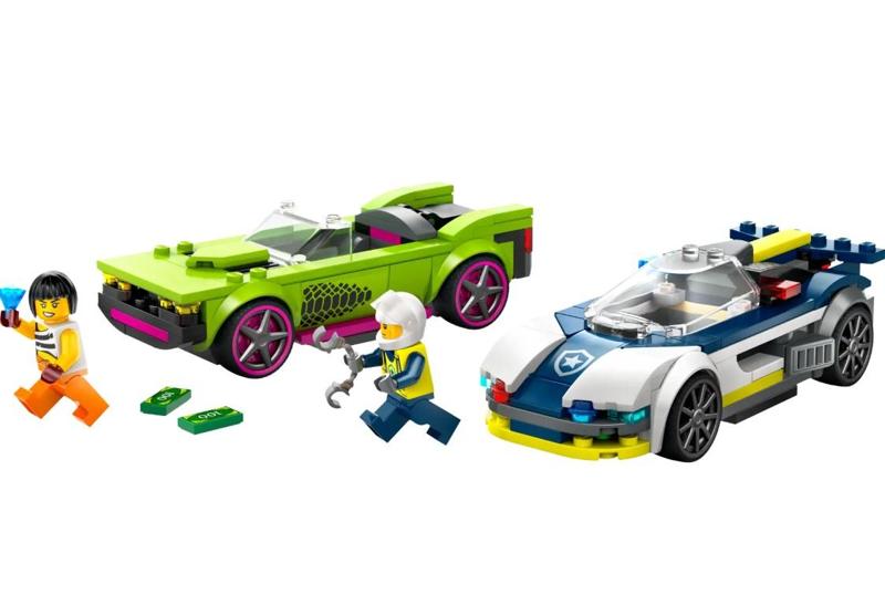 PixelBricks3D - Police Car and Muscle Car Chase 🚔🏎️💨