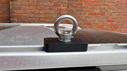 Land Rover Discovery 3/4 Roof Rail Eyelet