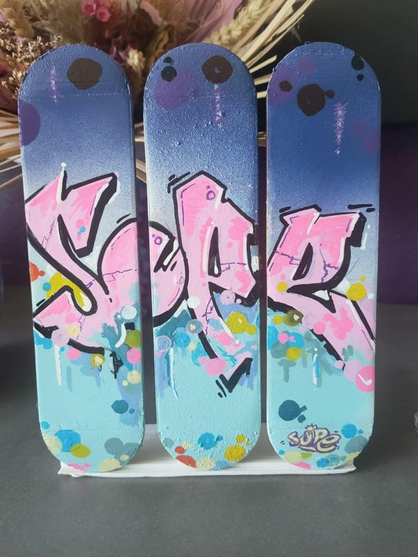 Triptych skateboard for graffiti or street art