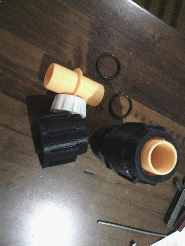 Poly pipe joiner, 1 1/4"