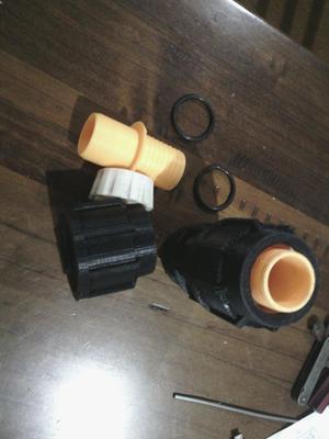 Poly pipe joiner, 1 1/4"