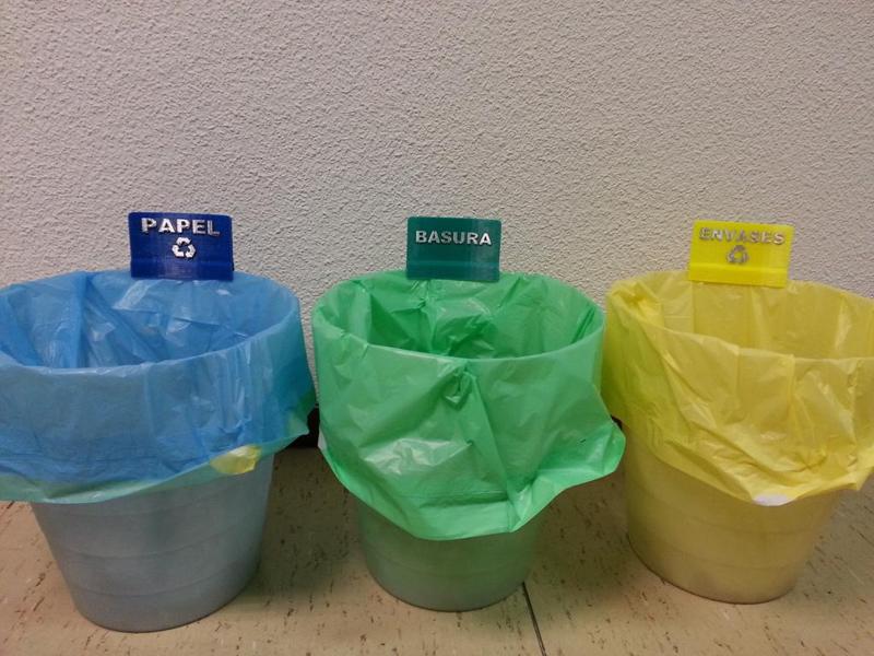 Recycling Signs For Standard Trash Can (In Spanish)