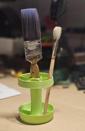 Brush holder/dryer