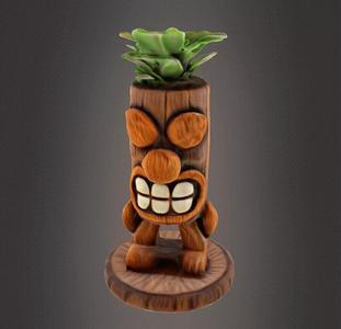 Pinapple wooden tiki