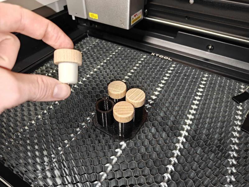 Laser-engraving template for 4 wooden stoppers, 19mm or 20mm, compatible with Xtool M1, M1 Ultra, P2S, F1,...