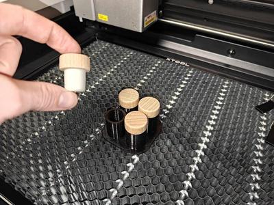 Laser-engraving template for 4 wooden stoppers, 19mm or 20mm, compatible with Xtool M1, M1 Ultra, P2S, F1,...