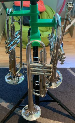 Flugelhorn Holder for Music Stands (Flugelhorn Holder for Music Stands)
