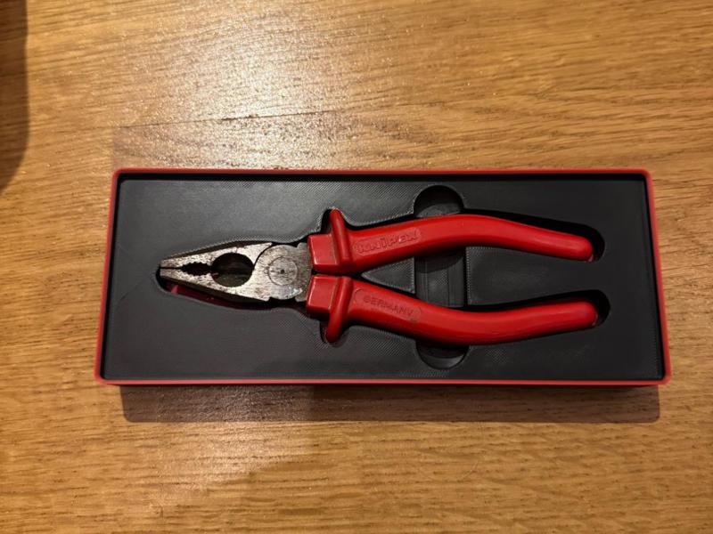 Gridfinity bin for Knipex pliers model 03 02 160