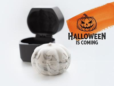 Mold for creating Halloween decorations