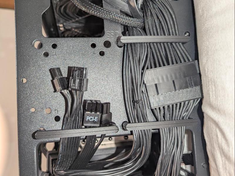 Cooler Master NR200 cable management bracket