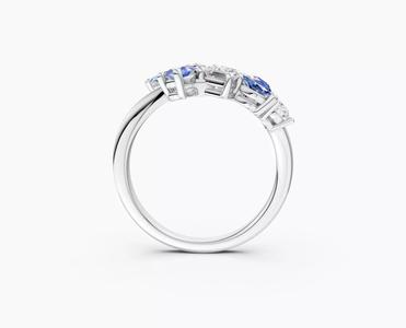 N R09  Cluster diamond emerald pear round ring