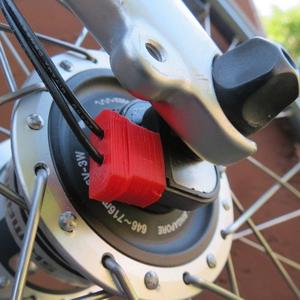 Plug for bicycle hub dynamo