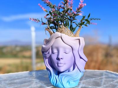 Serenity Planter with Flowing Hair