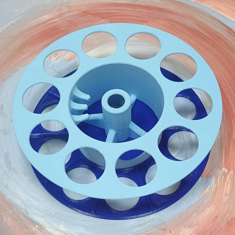 Reel or reel to store long cables