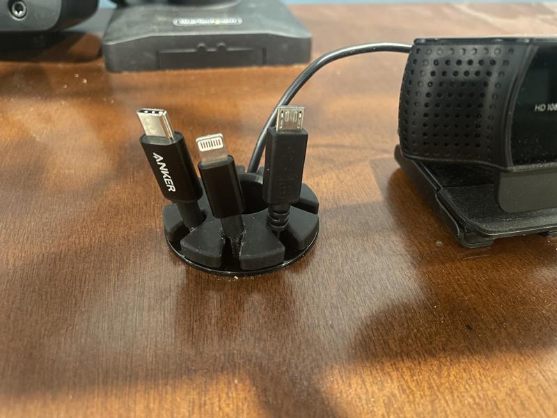 Desktop cable organizer