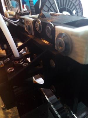 [tevo tarantula] Stock hotend mount for Modular carriage for 40x20 rails (using 3 solid V wheels) whith quick-release latches
