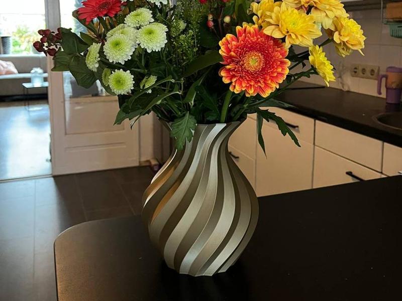 Beautiful spiral vase/Twisted Elegance Vase