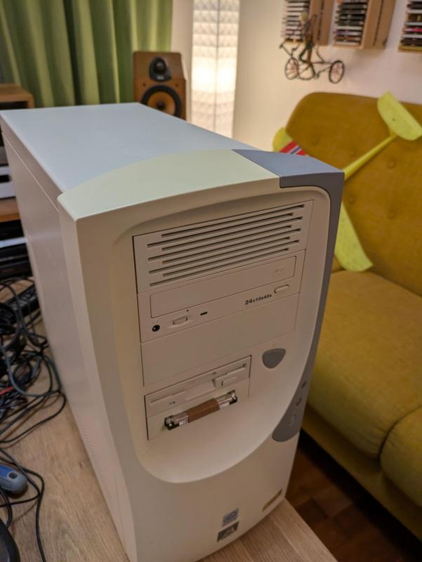 CD-ROM disc holder for 5-1/4" bay