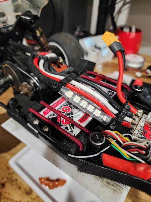 Universal 1/10 RC buggy battery mount