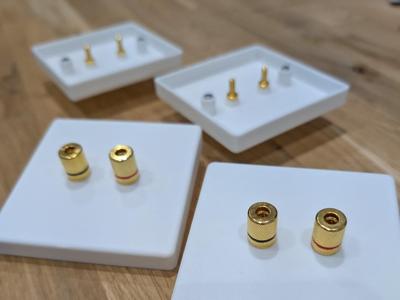 UK Single Gang Magnetic Faceplate for Banana Plugs
