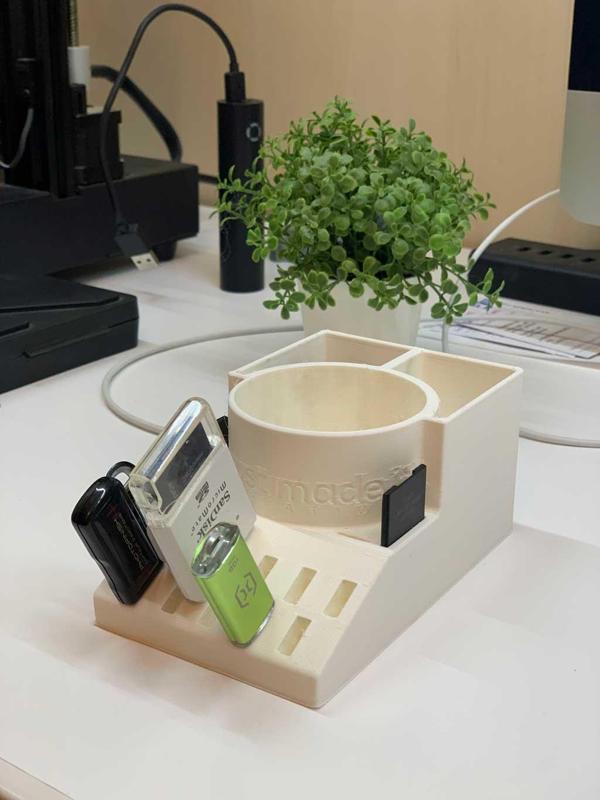 Desk Organizer (usb, sd, microsd)