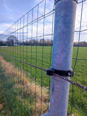 Electric Fence Insulator for Horses – Clamp-On for 76mm (3") Tube – Electric Rope Only