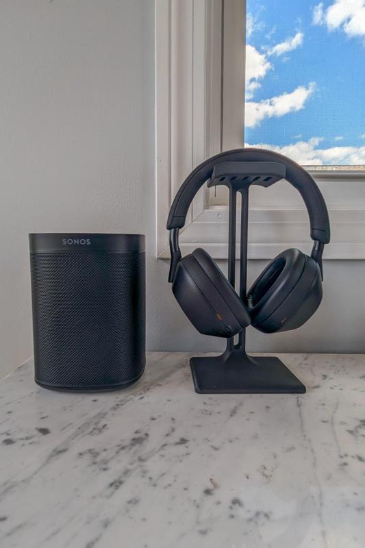 Modern Headphone Stand