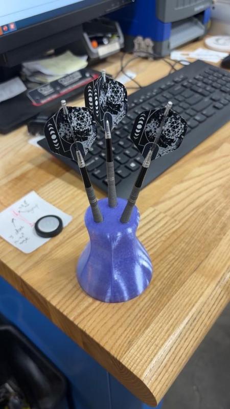 Ergonomic dart holder 