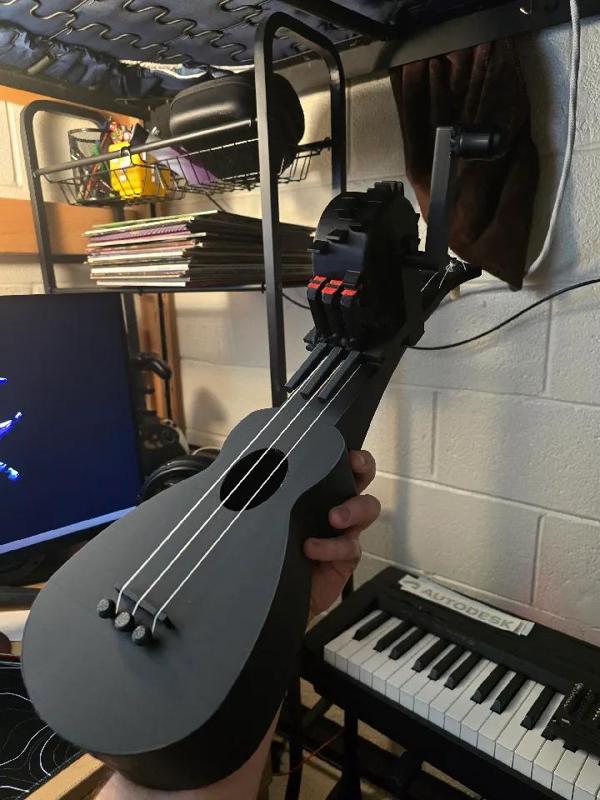 Automatic Ukulele   