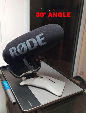 Hot shoe desk stand for a microphone or flash unit