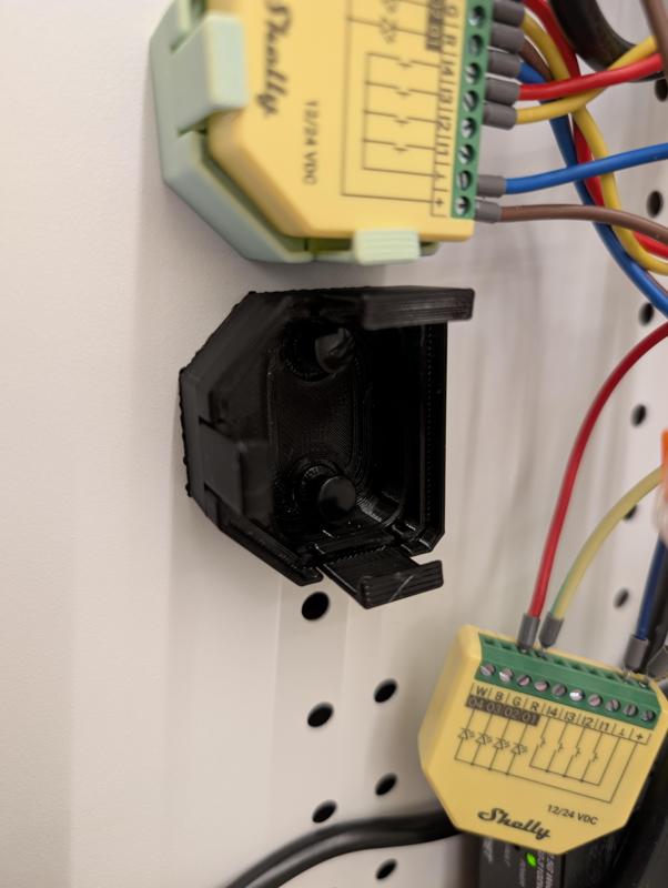 Shelly Plus to Leviton Media Center