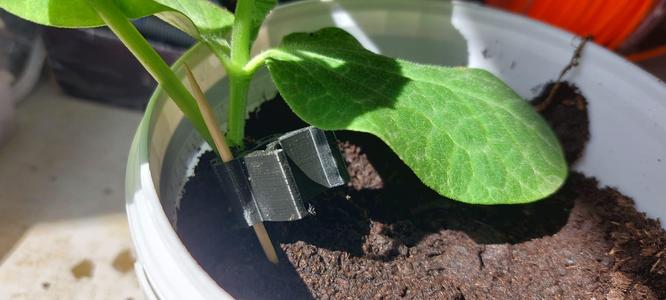 Klip na roubování rajčat a okurek ( tomato and cucumber grafting clip )