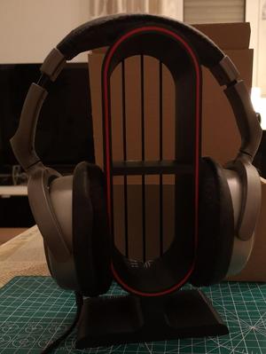 Headset stand + storage. 3 pieces