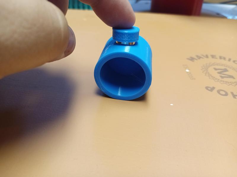 Cylinder magnetic spider insect hide for your pets enclosure Vivarium jumping spider