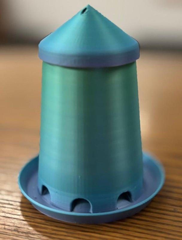 New 2025 Chicken/Pet feeder Hanging version