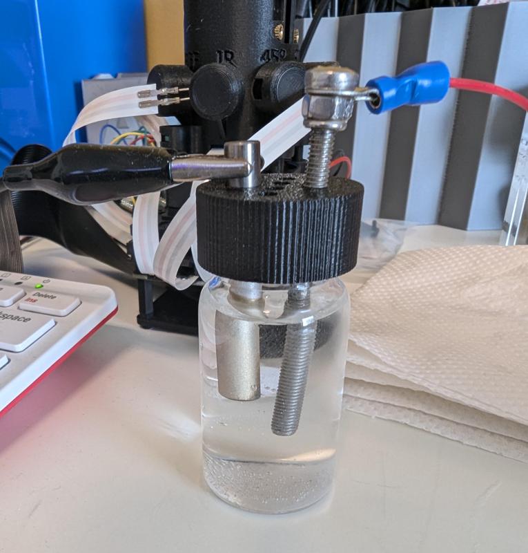 Pioreactor vial cap with hole for 6mm electrode