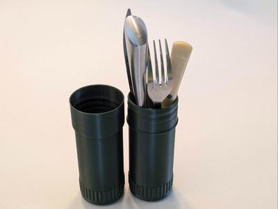 Easy-to-wash lightweight utensil travel container