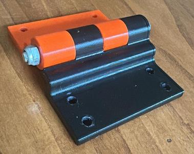 Hinge with gap (for Pelikan box)