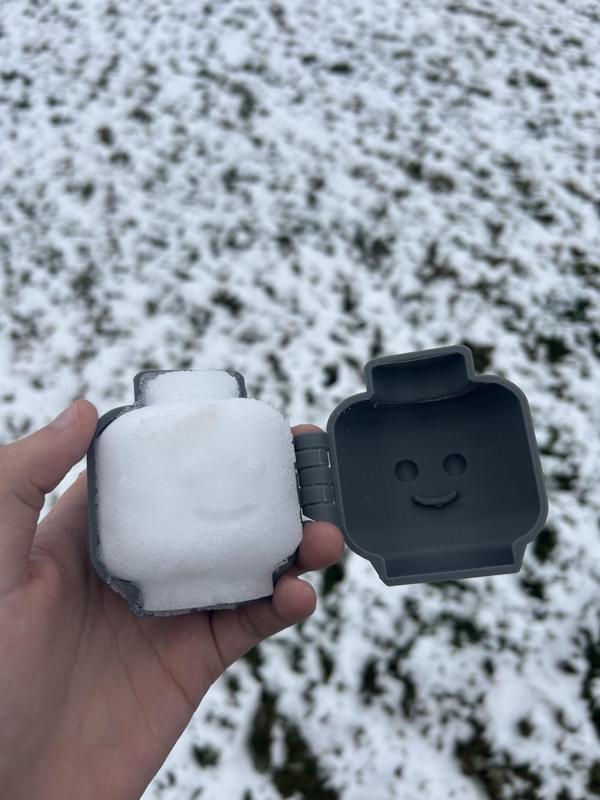 Snowball maker Lego head