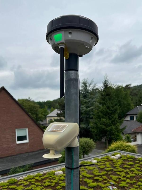 Mammotion RTK antenna mount for a pipe holder or mast 