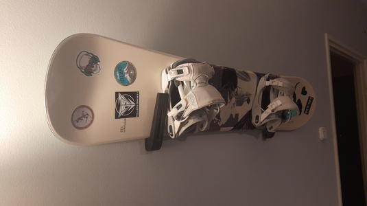 Snowboard wall holder